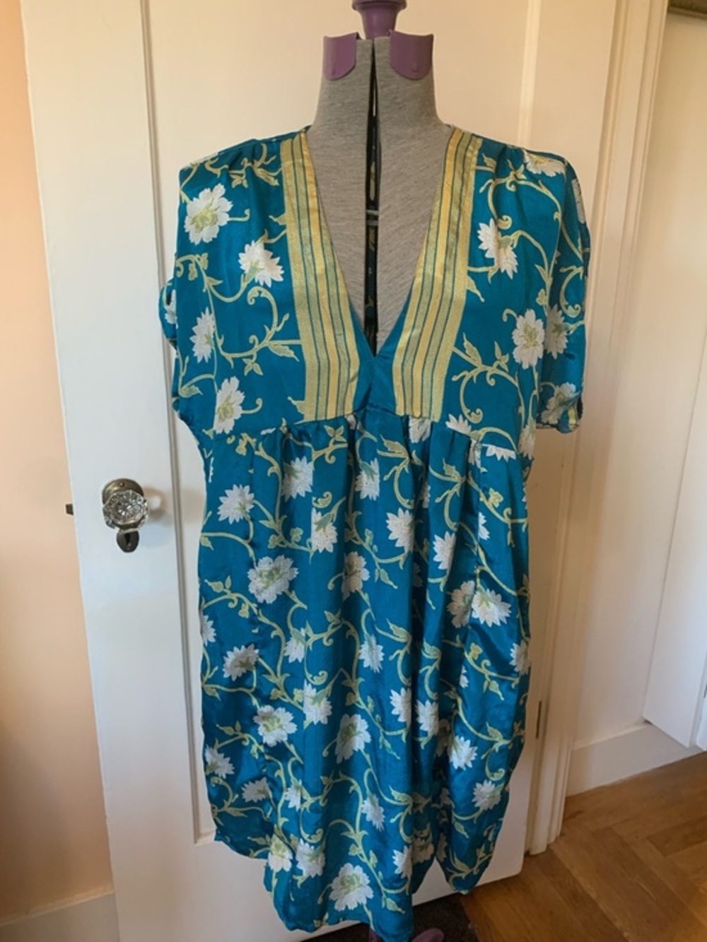 Floral Vacation Mini Dress V-Neck Shift Teal Blue Pockets Boho M Coconut Buttons